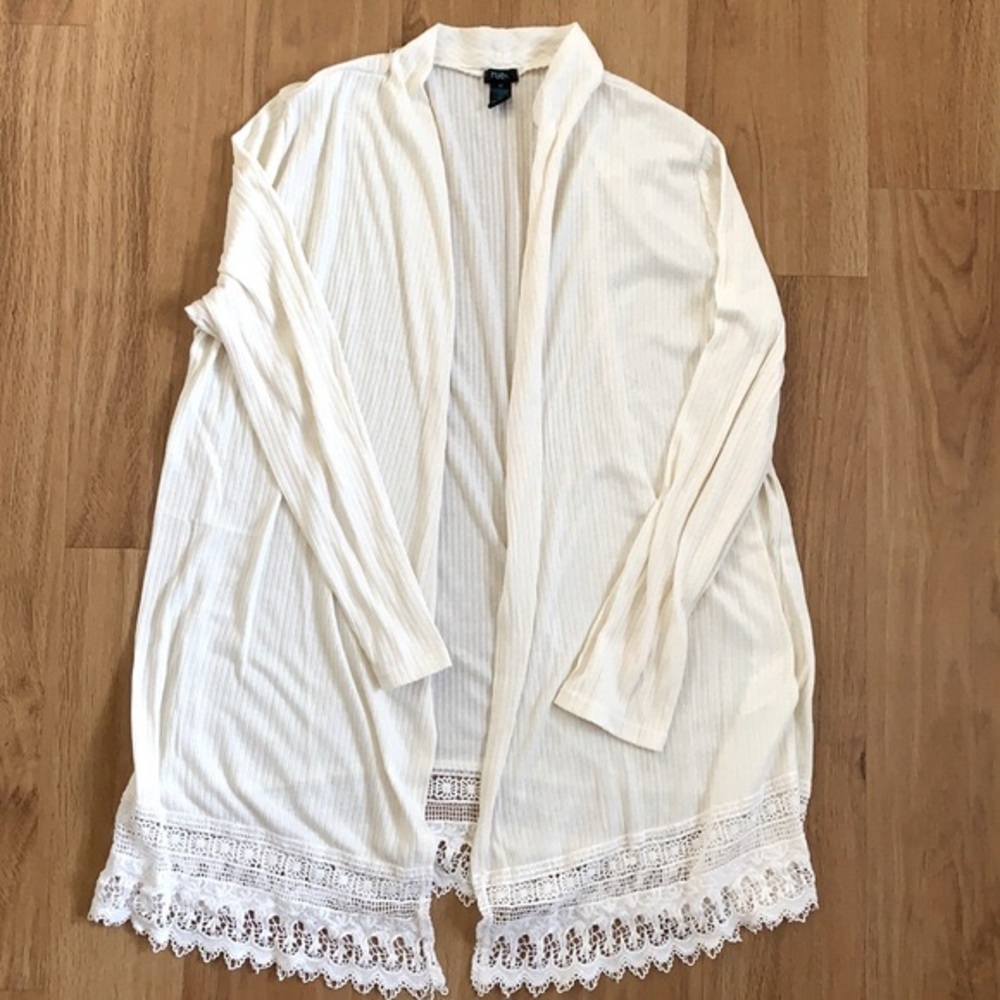 Rue21+ Cardigan • 3XL